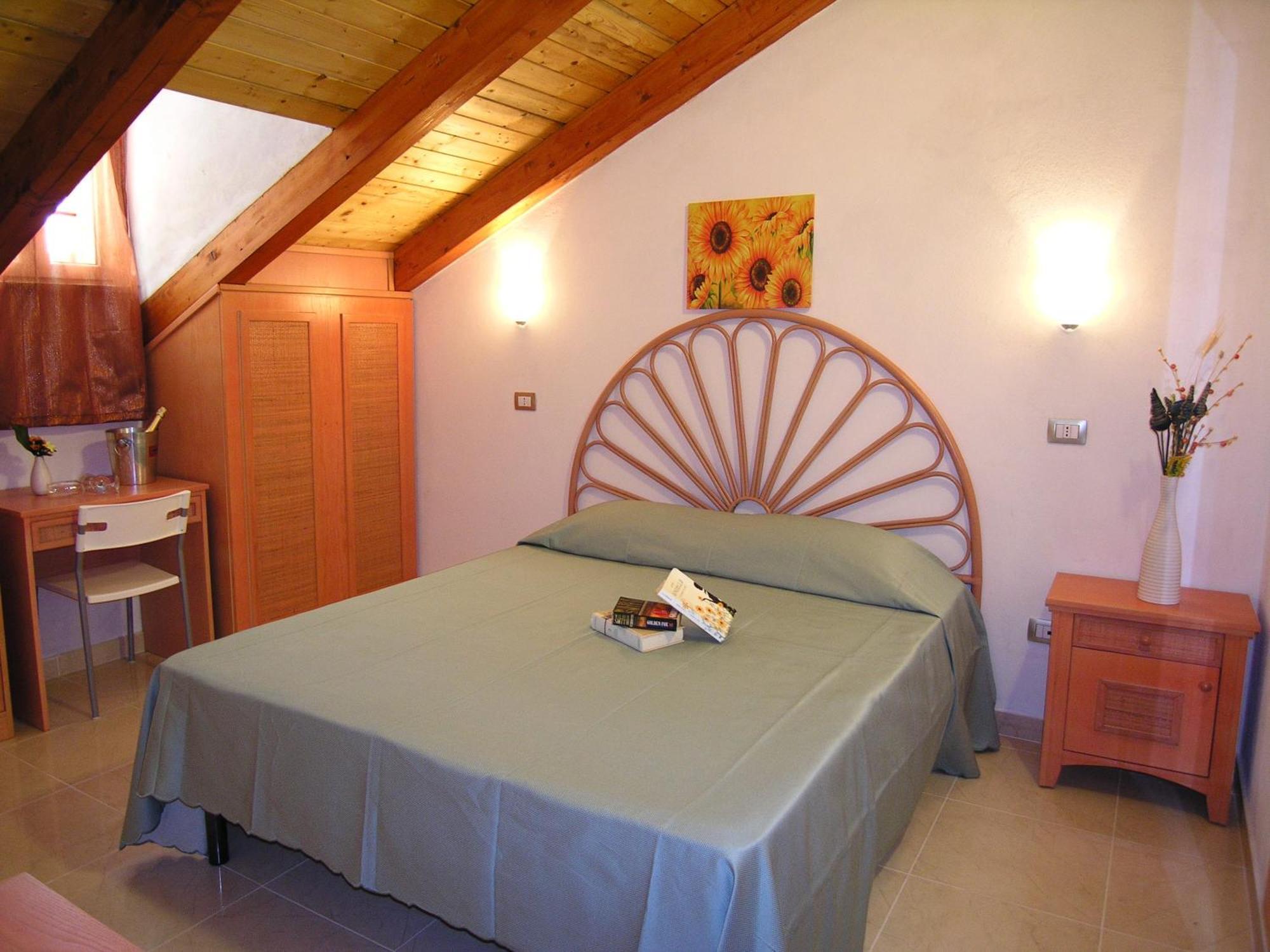 Hotel Resort Rocca Di Vadaro Capo Vaticano Ruang foto
